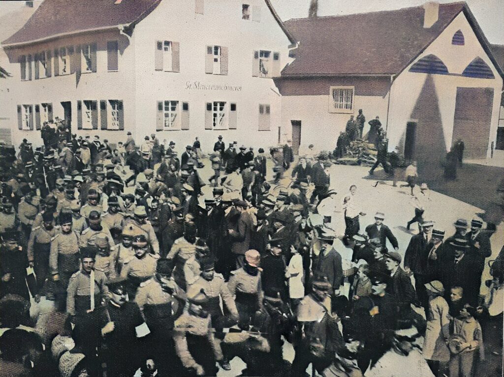 Les 27 prisonniers français en route pour la gare de Lörrach